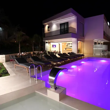 Ionian's Breeze فندق كساميل